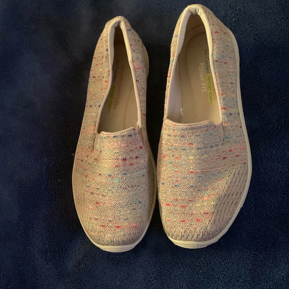Skechers size 8 knit slip ons